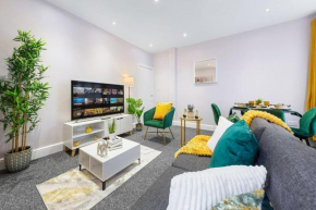 King-Size 2-Bed Flat in London, UK